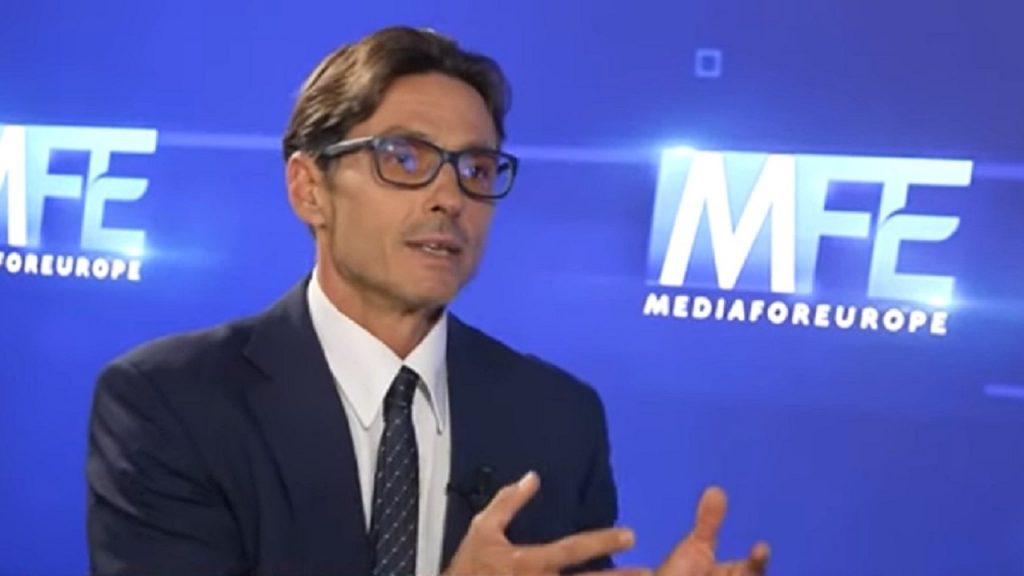 Mediaset, conduttrice con un piede fuori dalla porta: “non professionale” | Pier Silvio le ha già strappato il contratto