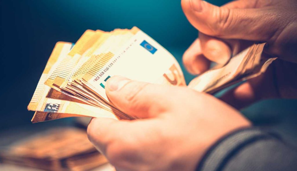 Euro, da questa data cambia tutto: non ti serve neanche più un conto bancario | Cosa succede