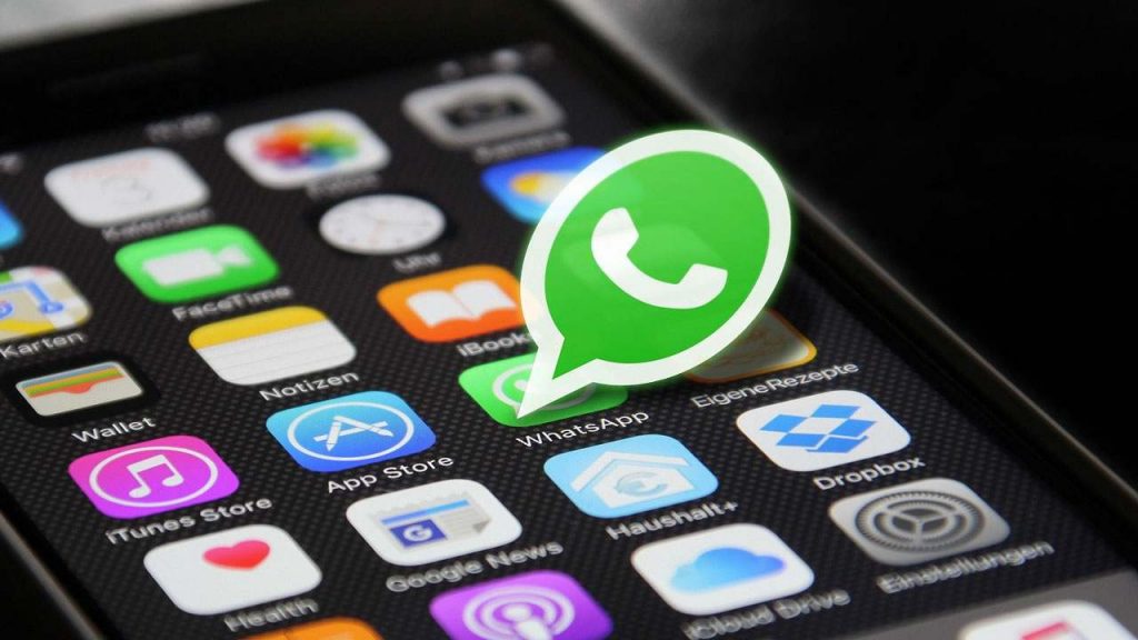 WhatsApp disattiva il microfono durante le chiamate: come si risolve il bug